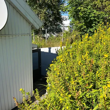 Lite Hus Med Egen Inngang - Sentral Beliggenhet 아파트