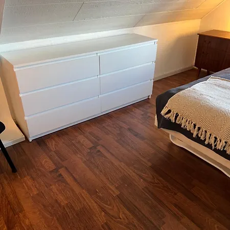 Lite Hus Med Egen Inngang - Sentral Beliggenhet 아파트