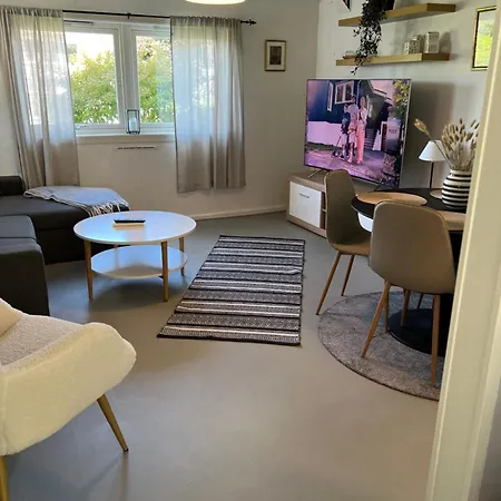 Lite Hus Med Egen Inngang - Sentral Beliggenhet 아파트 *