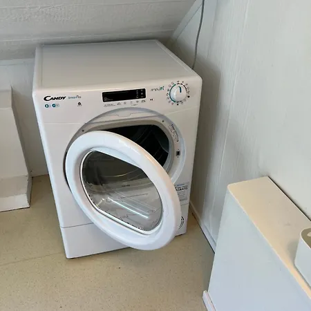 Lite Hus Med Egen Inngang - Sentral Beliggenhet 아파트