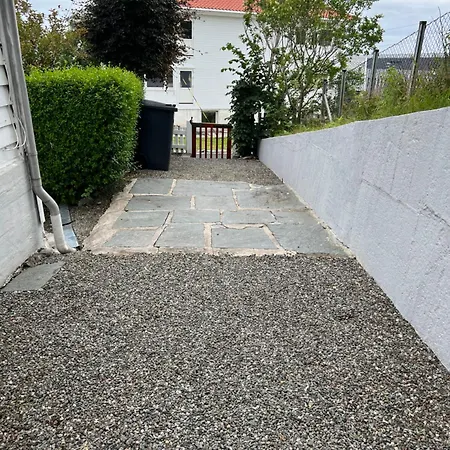 아파트 Lite Hus Med Egen Inngang - Sentral Beliggenhet 호이예순