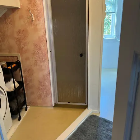 Apartment Lite Hus Med Egen Inngang - Sentral Beliggenhet *