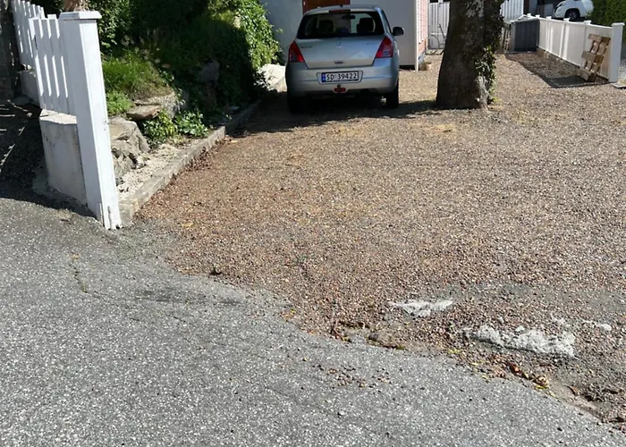 Apartamento Lite Hus Med Egen Inngang - Sentral Beliggenhet *